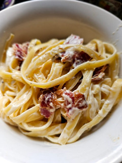 A picture of Chicken & Bacon Alfredo.