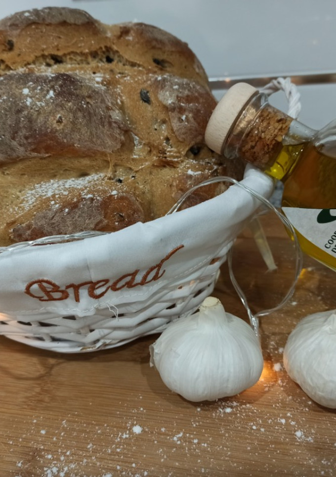 Una foto de Hogaza de pan de aceitunas y nueces 🥖