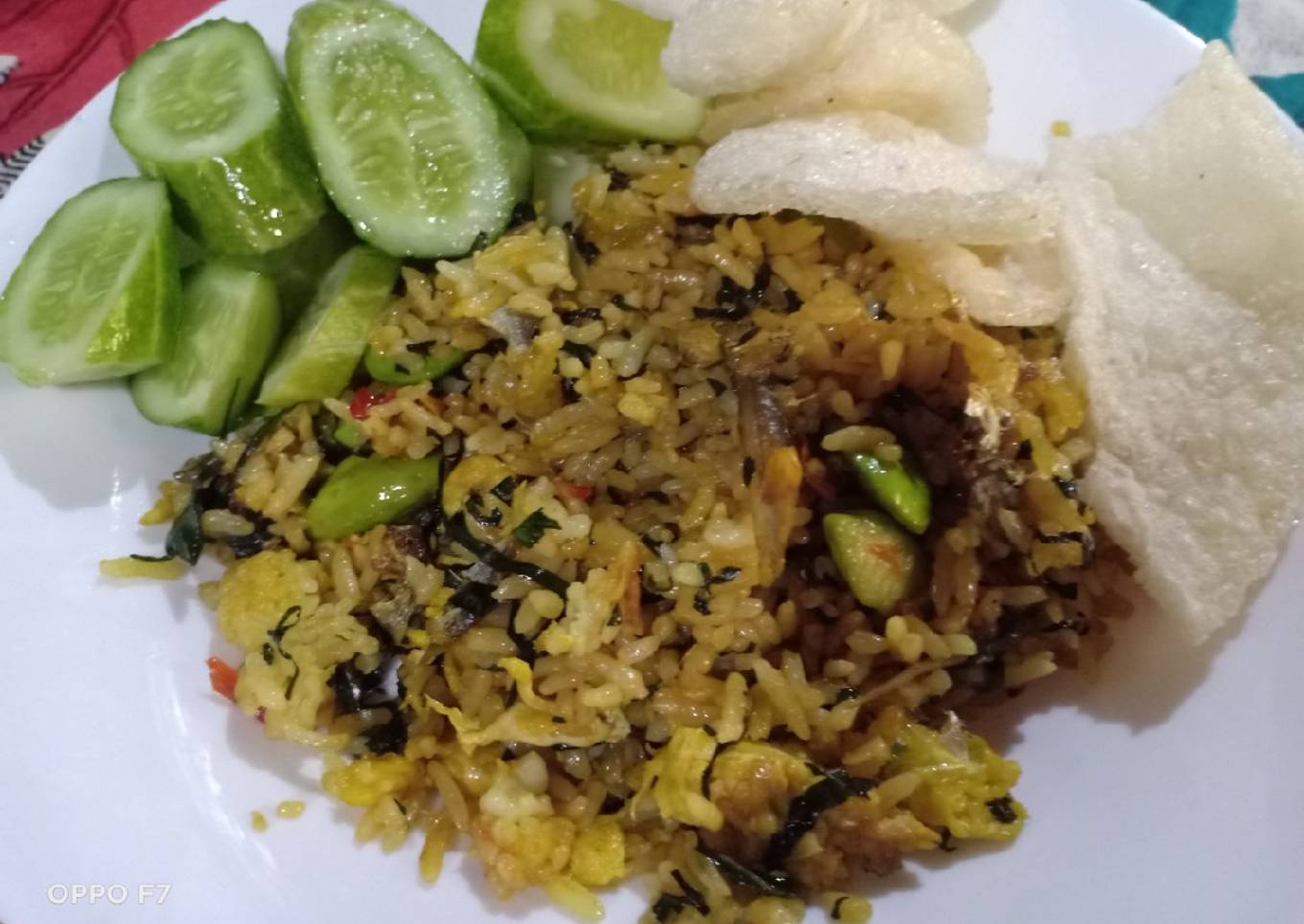 Nasi goreng Pete dan daun Pace (mengkudu)