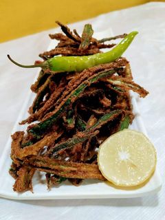 कुरकुरी भेंडी फ्राय (bhendi fry recipe in marathi) रेसिपी चे मुख्य फोटो