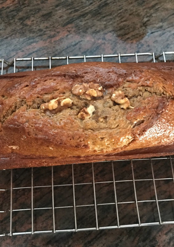 Una foto de Plum cake de plátano nueces y chocolate