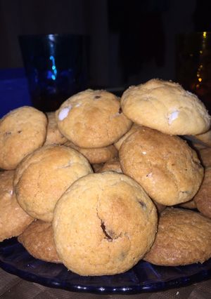 Una foto de Cookies con chispas de chocolate y rocklets😍🤟🏻🍫