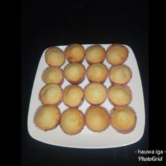 A picture of Vanilla cupcakes 2.
