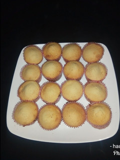 A picture of Vanilla cupcakes 2.