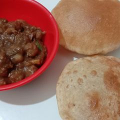 A picture of Puri Chole.