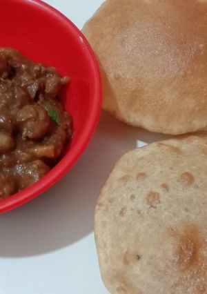 A picture of Puri Chole.