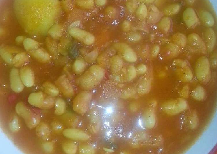 Alubias con tomate (vegano)