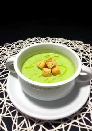 Una foto de Gazpacho de pepino y queso