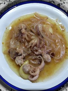 Una foto de Pulpitos encebollados