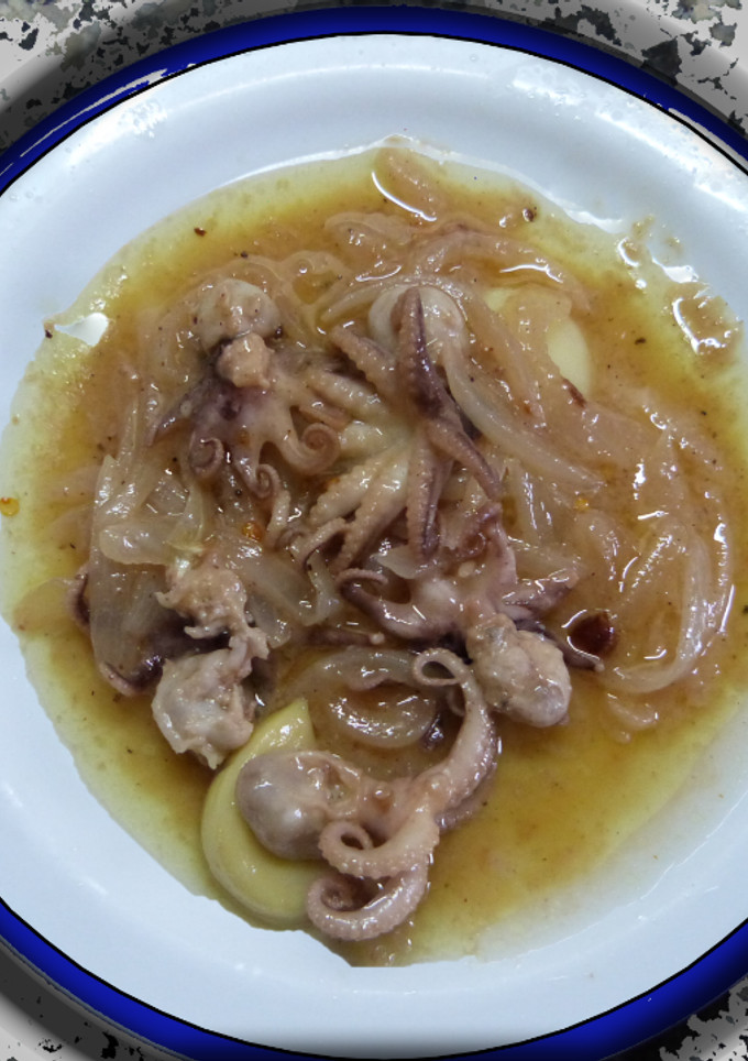 Una foto de Pulpitos encebollados
