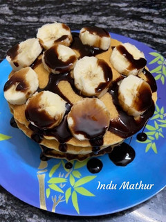 चॉकलेट बनाना पैनकेक(Chocolate Banana Pancake recipe in hindi) रेसिपी मुख्य फोटो