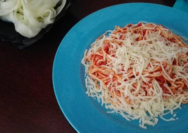 Espaguetis boloñesa con calabacín