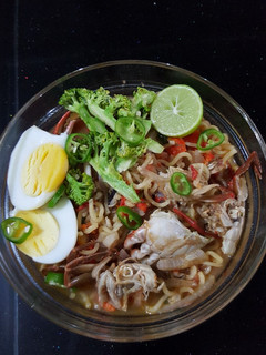 A picture of Spicy seafood noodles.