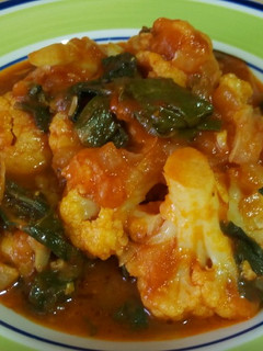 Una foto de Coliflor y acelgas con curry