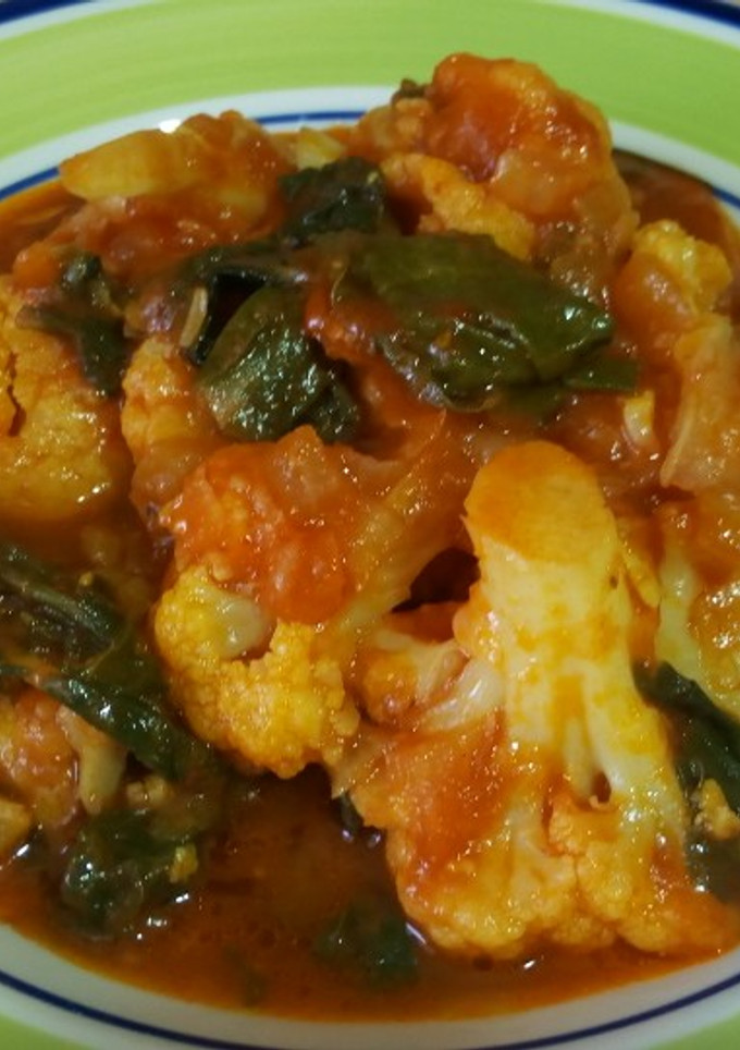 Una foto de Coliflor y acelgas con curry