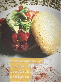 Una foto de Hamburguesa de Quinoa y Remolacha