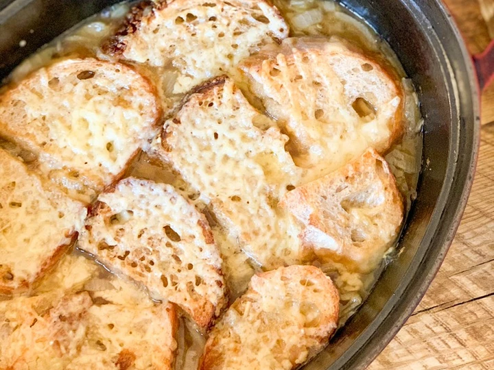 Easy Ways Prepare Recipes French Onion Gratin Soup - using a cocotte the Can Spoil the Tongue Can Pamper Your Tongue.