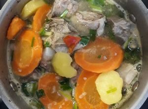 Hình của món Canh sườn nấu khoai tây, cà rốt.