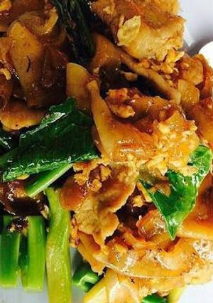 A picture of Pad See Ew.