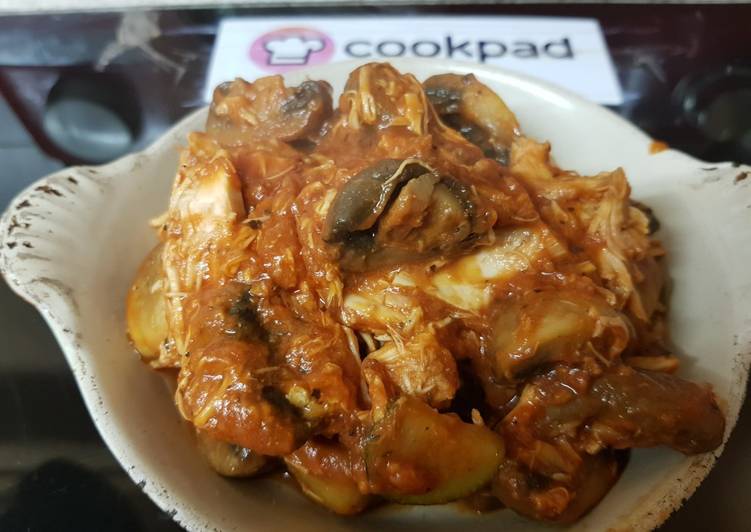 My little Garlic Chicken and Mushroom bake π