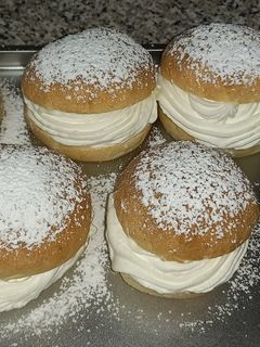Una foto de Bollos brioche (Sin Gluten)con nata