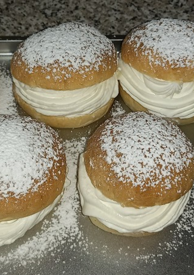 Una foto de Bollos brioche (Sin Gluten)con nata