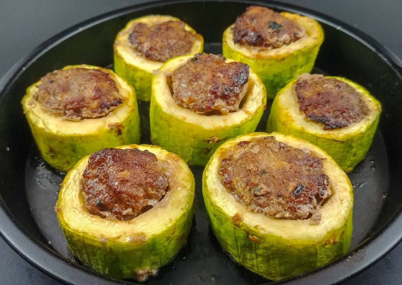 Zucchini is stuffed with Asian meatballs.