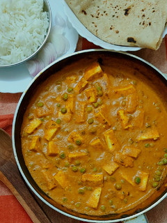 A picture of Matar Paneer.