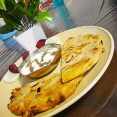 A picture of Afgani Fateer Pyazi with Curd.