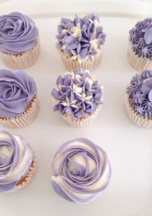 A picture of Basic vanilla cupcakes.