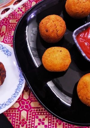 A picture of Poha (flatten rice) croquettes.