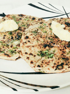 आलू कुलचा (aloo kulcha recipe in Hindi) रेसिपी मुख्य फोटो