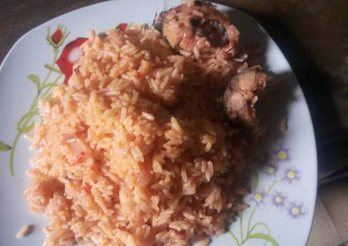 Simple Way to Make Delicious Jollof rice with boiled fish