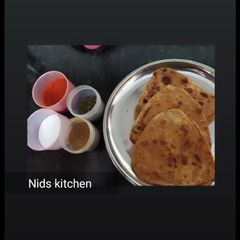 A picture of Namak mirchi paratha.