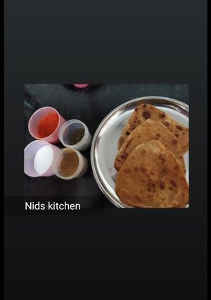 A picture of Namak mirchi paratha.