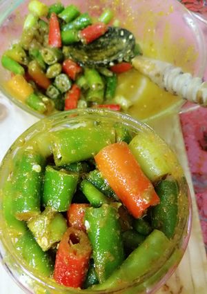A picture of Instant green chilli pickle.