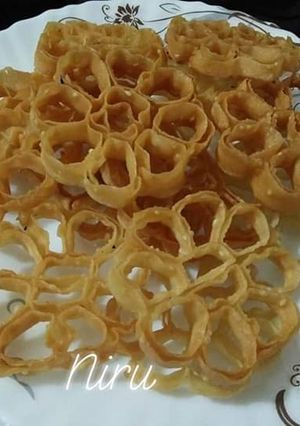 A picture of Rose cake or Rose cookies.