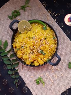 બટાકા પૌવા (Batata poha recipe in Gujarati) રેસીપી મુખ્ય ફોટો