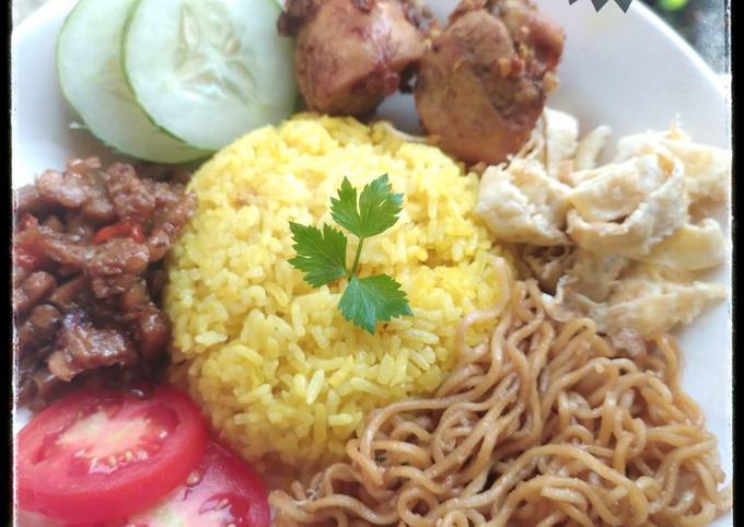 Resep Nasi kuning lengkap  oleh Any Tri Cookpad