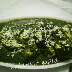A picture of Palak paneer.