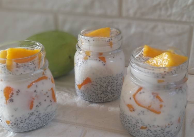 Mango chia pudding