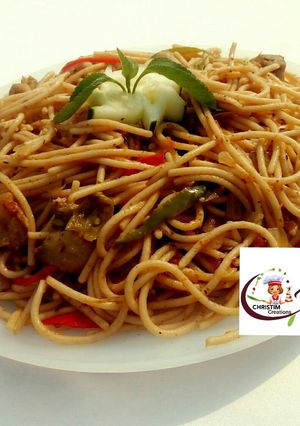 A picture of Stir fried chicken spaghetti.