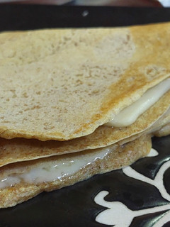 Una foto de Panqueque de Avena con salame de pavo y queso 🧀