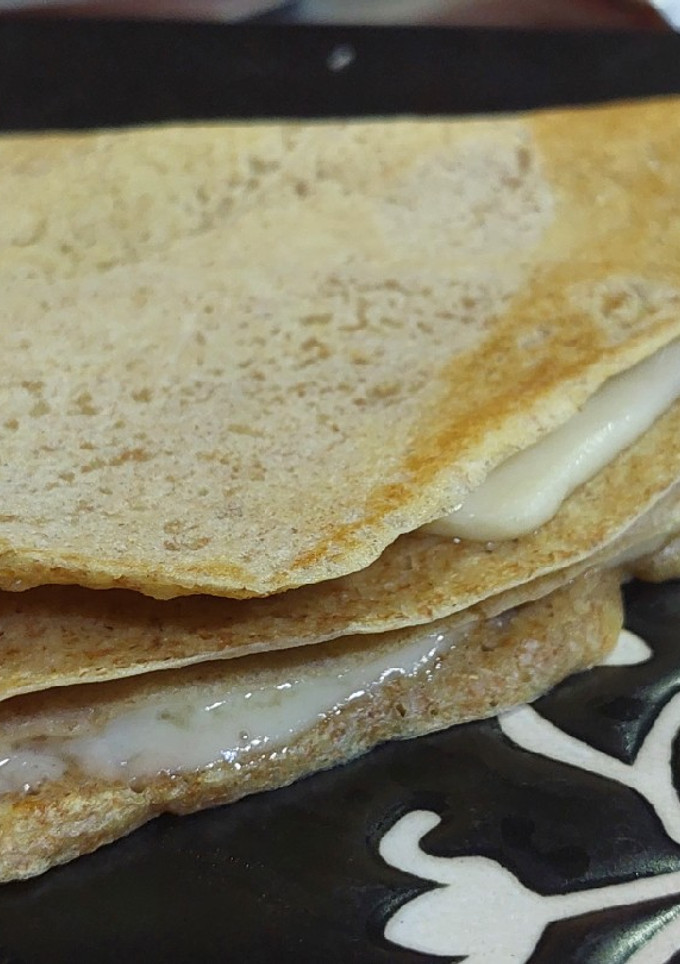 Una foto de Panqueque de Avena con salame de pavo y queso 🧀