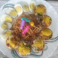 A picture of Noodle nest with crispy canapes.