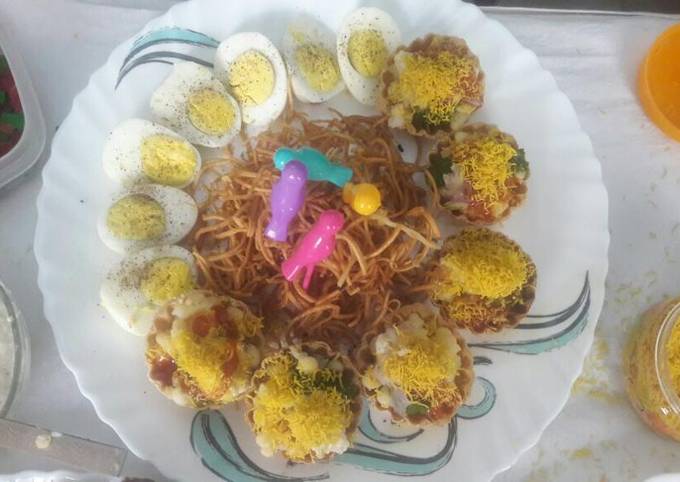 Noodle nest with crispy canapes