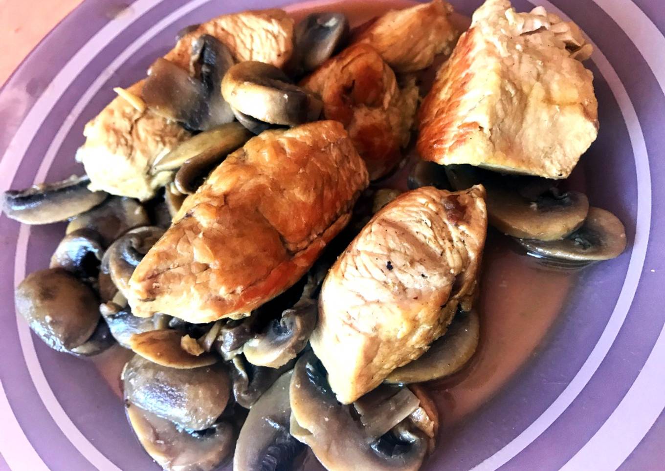 Medallón de solomillo de pavo con champiñón al ajillo