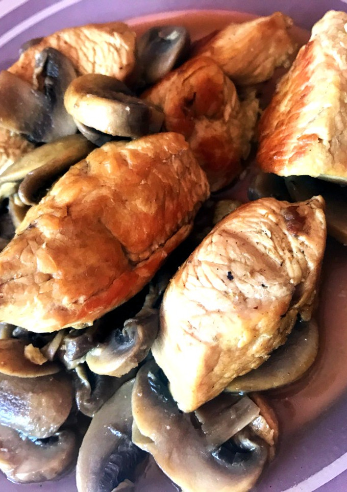 Una foto de Medallón de solomillo de pavo con champiñón al ajillo