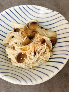 泰式涼拌綜合菇 的食譜成品照片