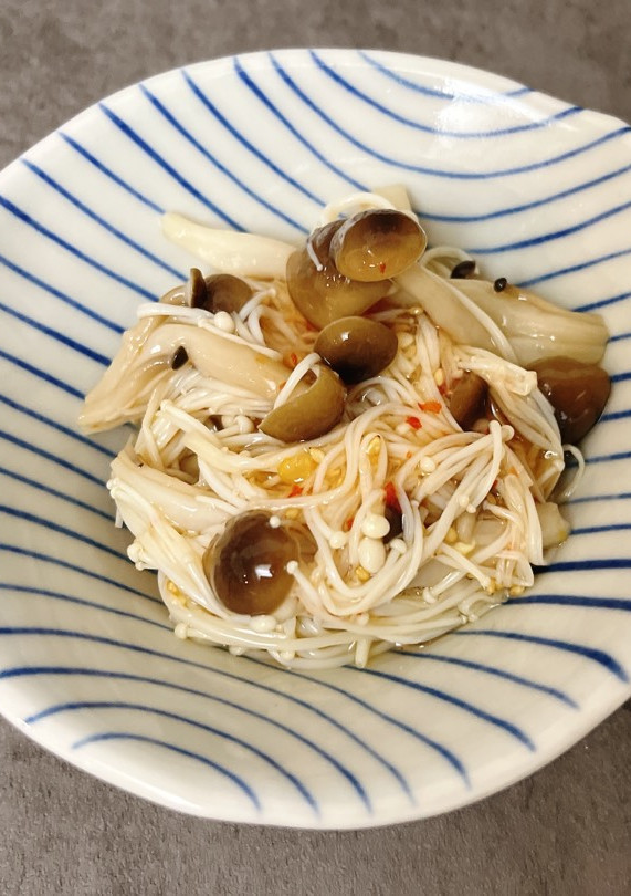 泰式涼拌綜合菇 的食譜成品照片